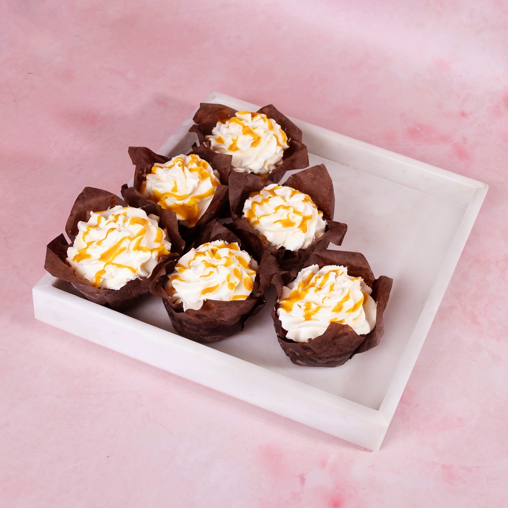 Babeczki mango ze słonym karmelem i kremem śmietankowym 6 szt.