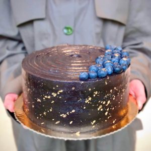 Keto tort kakaowo - malinowy z różą GLAMOUR