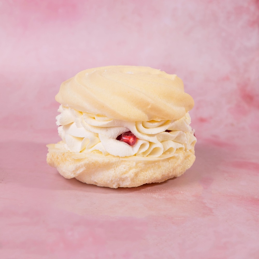 Bezy z kremem śmietankowym i owocami 6 szt. - obrazek 2