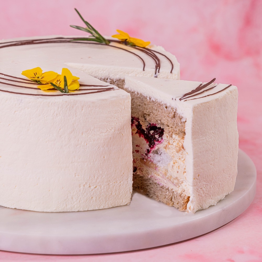 Tort bananowy z bezą i porzeczką - obrazek 2