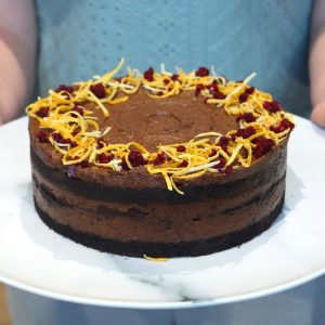 Świąteczny wegański piernik z kremem śliwkowo-pomarańczowym