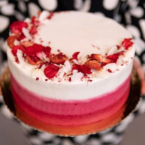 Tort czekoladowy z malinami