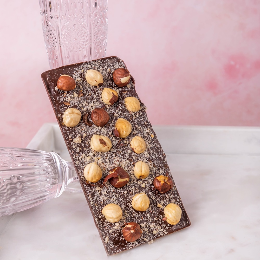 Wegańska czekolada z orzechami laskowymi - obrazek 2