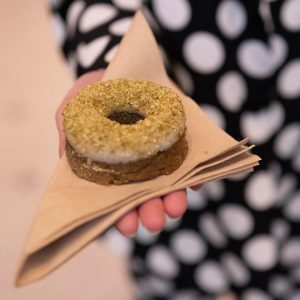 Wegański box donut orzechowy z matchą 6 szt.