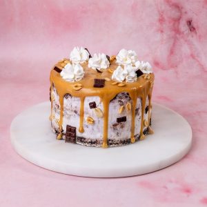 Wegański tort słony karmel